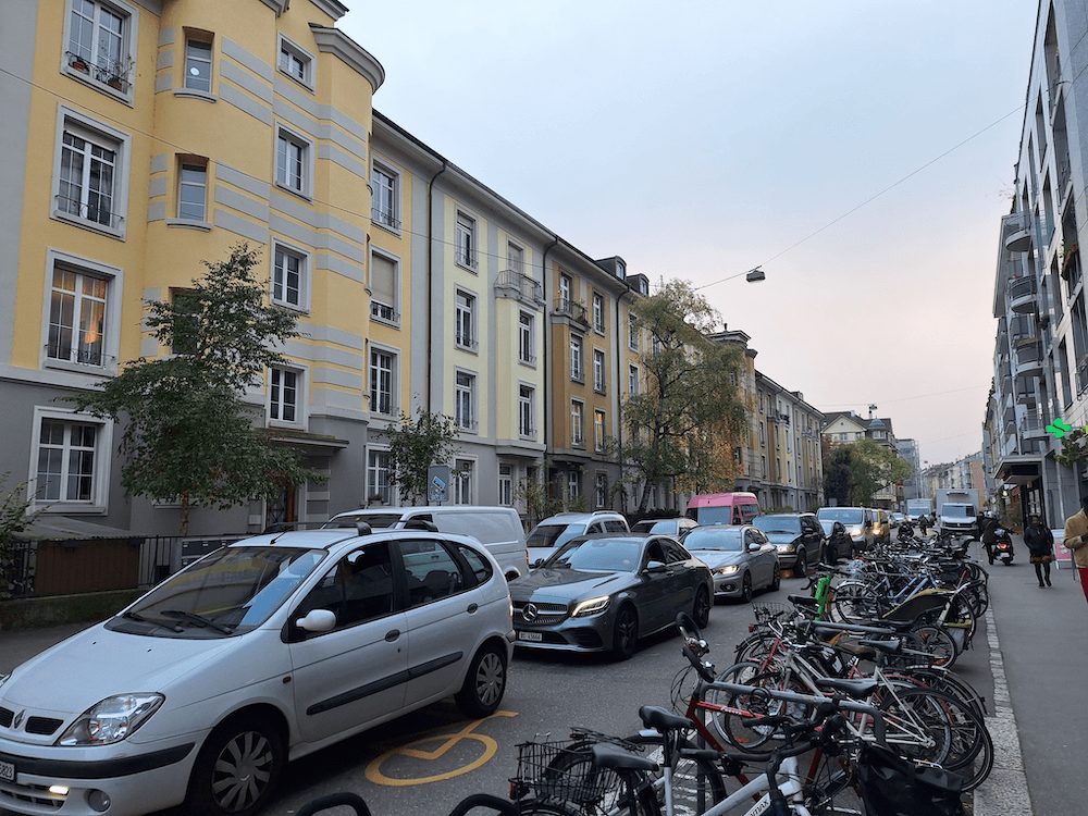 Velostrasse an der Mülhauserstrasse Basel